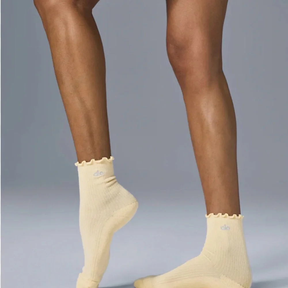 ALO Yoga Women's Lettuce Edge Sock - Picture 3 of 4